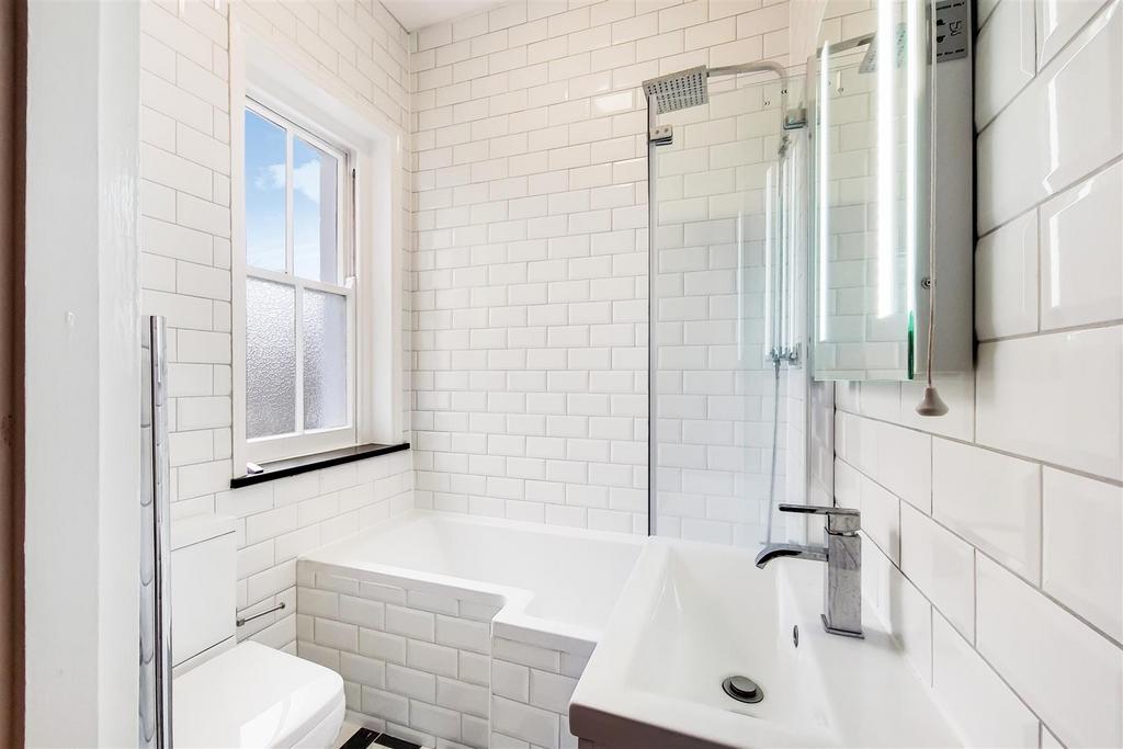 6 Bathroom-0.jpg