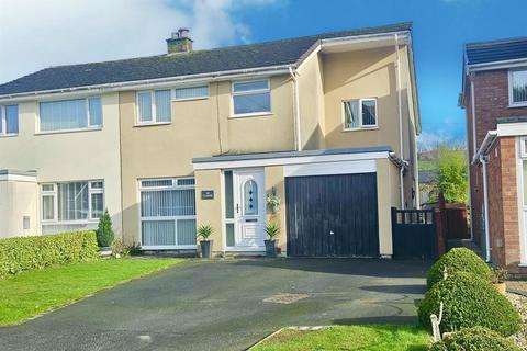 4 bedroom semi-detached house for sale, 24 Llwyn Brith, Llanrwst