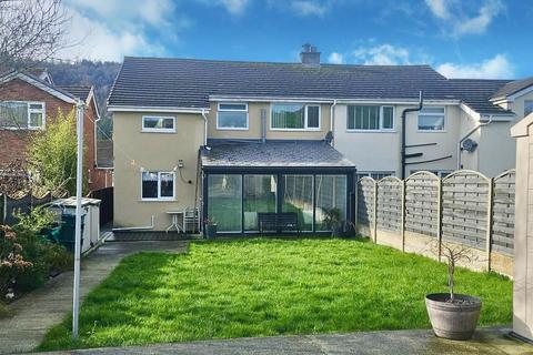 4 bedroom semi-detached house for sale, 24 Llwyn Brith, Llanrwst