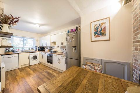 2 bedroom maisonette for sale, Turenne Close, London SW18
