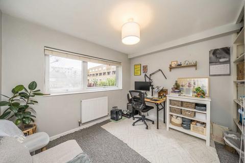 2 bedroom maisonette for sale, Turenne Close, London SW18