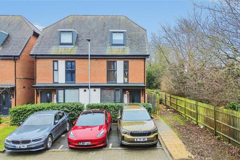 3 bedroom semi-detached house for sale, Presentation Way, Berkshire RG30