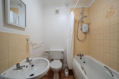 1 bedroom apartment to rent, Church Road Great Bookham