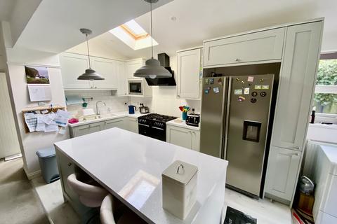 4 bedroom semi-detached house for sale, Station Road, Wootton Bridge, Ryde,
