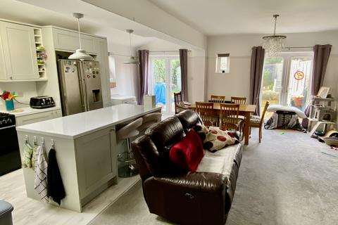 4 bedroom semi-detached house for sale, Station Road, Wootton Bridge, Ryde,