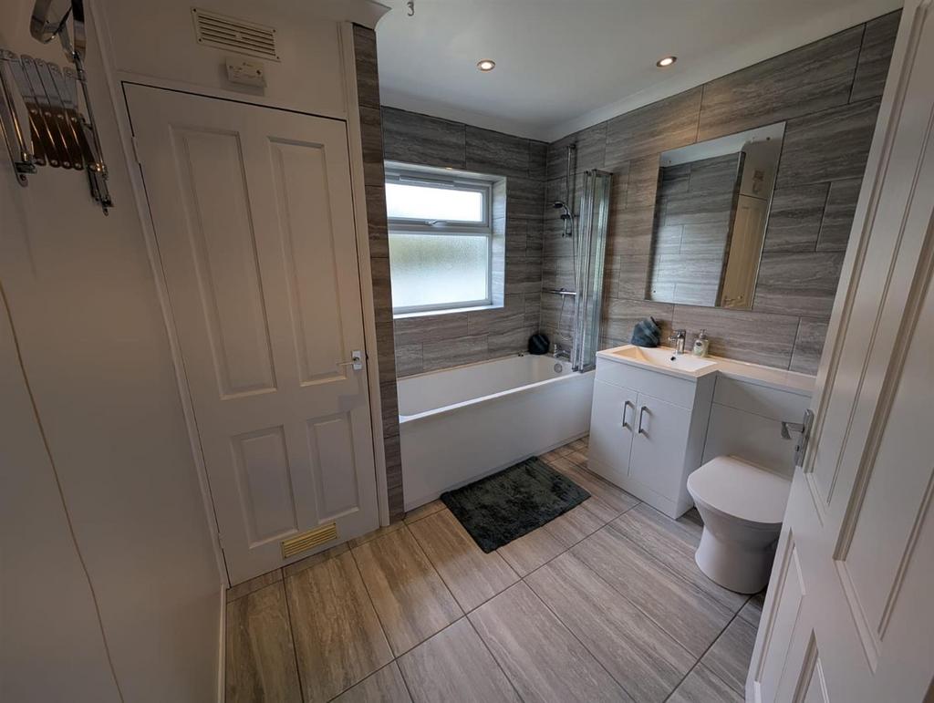 Main Bathroom