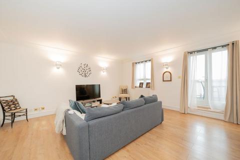 1 bedroom flat to rent, Sovereign Court, London W8