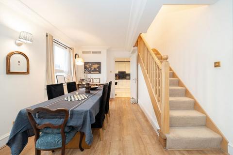 1 bedroom flat to rent, Sovereign Court, London W8