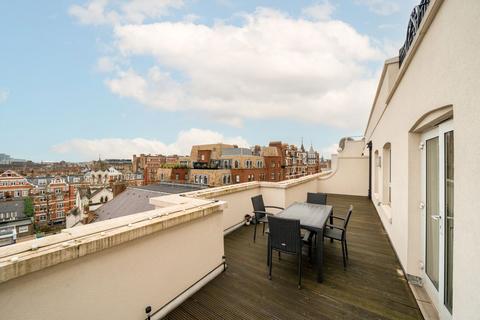 1 bedroom flat to rent, Sovereign Court, London W8