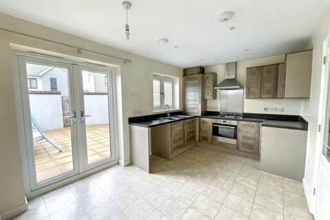 3 bedroom terraced house to rent, Tricorn Close, Torquay, TQ2
