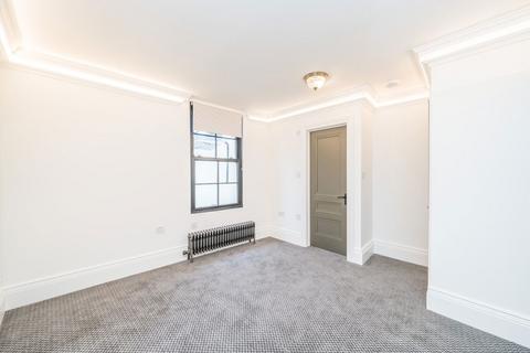2 bedroom detached house to rent, Thames Street, Sunbury-On-Thames TW16