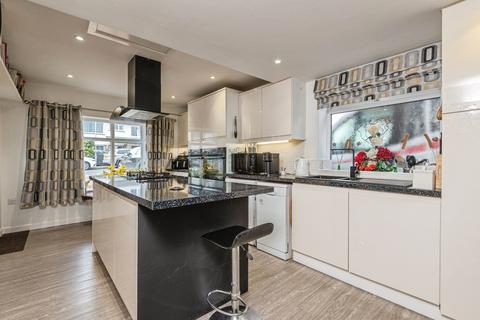 3 bedroom semi-detached house for sale, Mapplewell Crescent, Ossett