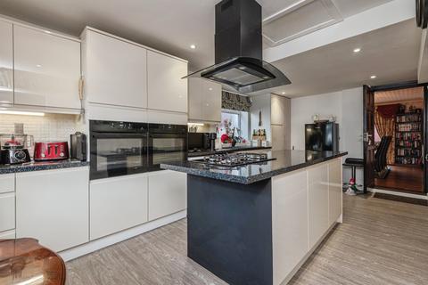 3 bedroom semi-detached house for sale, Mapplewell Crescent, Ossett