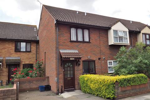 2 bedroom end of terrace house for sale, New North Road, Hainault, IG6