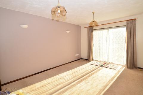 2 bedroom end of terrace house for sale, New North Road, Hainault, IG6