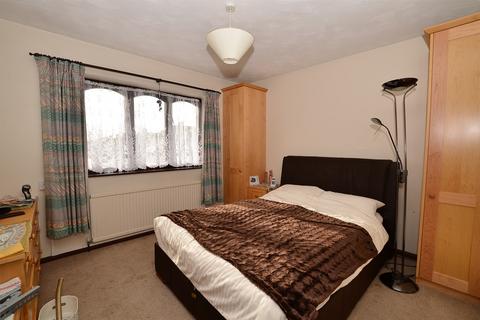 2 bedroom end of terrace house for sale, New North Road, Hainault, IG6