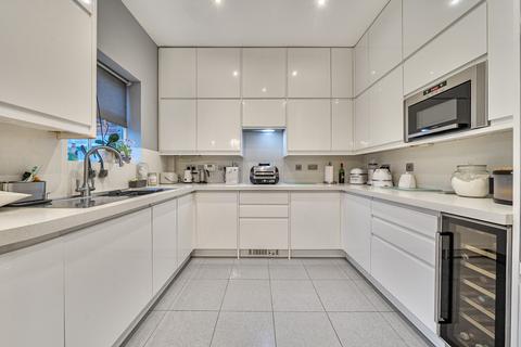 4 bedroom terraced house for sale, The Boulevard, Greenhithe, Kent