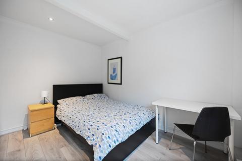 2 bedroom flat for sale, Cleveley Crescent, Ealing