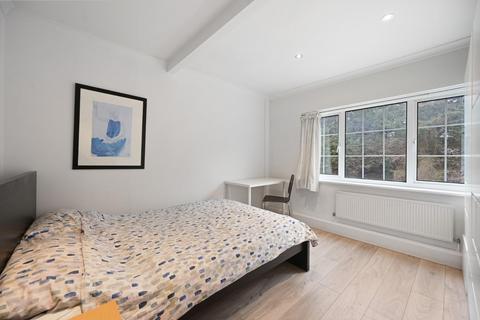 2 bedroom flat for sale, Cleveley Crescent, Ealing