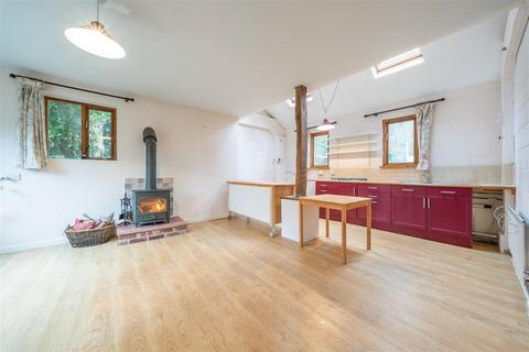 1 bedroom barn conversion to rent, The Barn, Bucknell