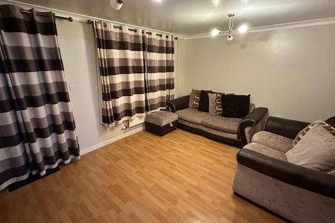 3 bedroom terraced house to rent, Old Manor Road, Southall, UB2