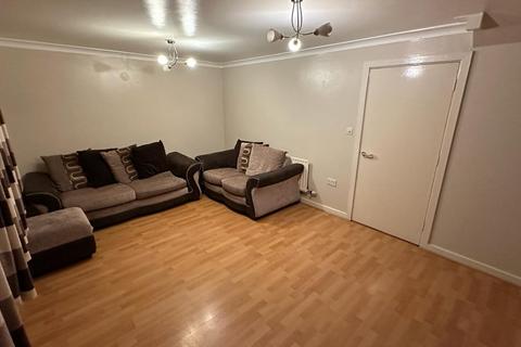 3 bedroom terraced house to rent, Old Manor Road, Southall, UB2
