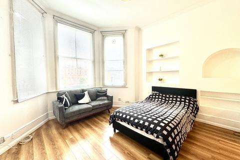 Studio to rent, Broadhurst Gardens, Finchely Road, London  NW6