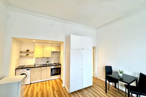 Studio to rent, Broadhurst Gardens, Finchely Road, London  NW6