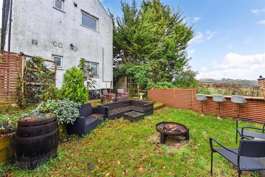 Garden to House.jpg