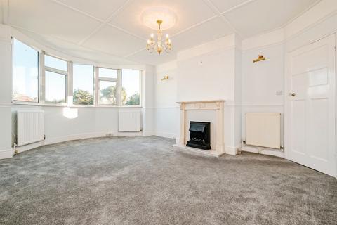 2 bedroom flat for sale, Grand Avenue, Worthing
