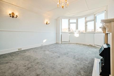 2 bedroom flat for sale, Grand Avenue, Worthing