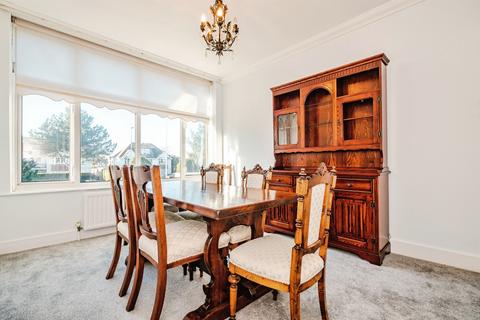 2 bedroom flat for sale, Grand Avenue, Worthing