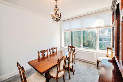2 bedroom flat for sale, Grand Avenue, Worthing