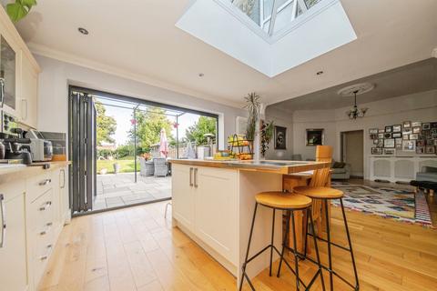 4 bedroom semi-detached house for sale, Crabbe Street, Ipswich