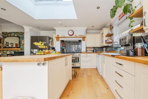 4 bedroom semi-detached house for sale, Crabbe Street, Ipswich