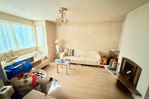 4 bedroom semi-detached house for sale, New Road, London