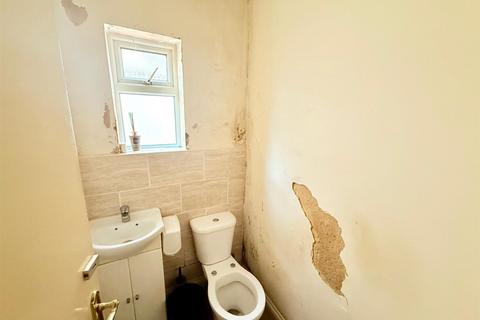 4 bedroom semi-detached house for sale, New Road, London