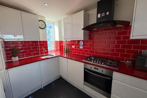 2 bedroom flat for sale, Barrier Point Road, London, E16