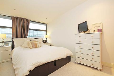 undefined, Ferry Lane, Brentford TW8
