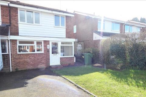 3 bedroom semi-detached house to rent, Dovecote Road, Bromsgrove