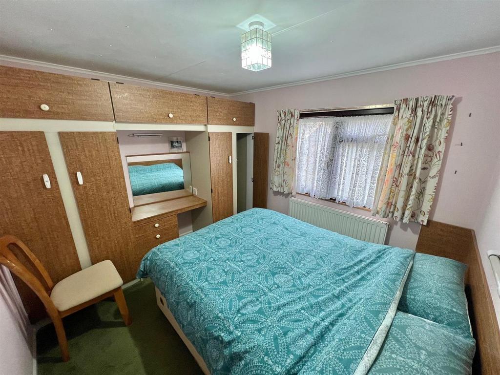 Bramleys Estate Agents - Lesley Way - Crosland Hil