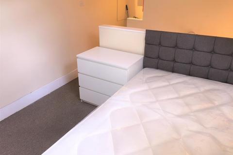 1 bedroom in a house share to rent, Forbes Road, Stockport