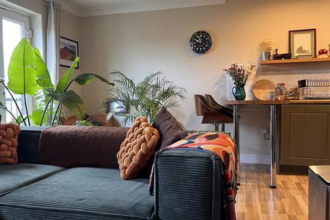 2 bedroom apartment for sale, Swinnow Close, Leeds, LS13 4NF