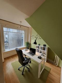 Studio to rent, England's Lane, London NW3