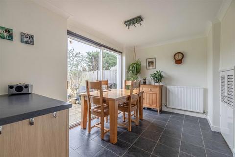 3 bedroom end of terrace house for sale, Knights Close, Windsor