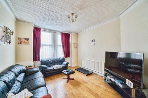 3 bedroom terraced house for sale, Masons Avenue, Harrow