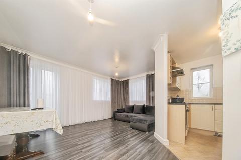 2 bedroom flat for sale, Demoiselle Crescent, Ipswich