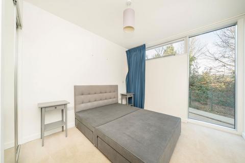 2 bedroom flat to rent, Colonial Drive, London W4