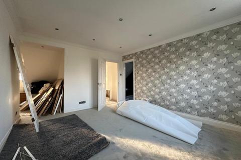 3 bedroom flat to rent, North Street, Waltham Abbey EN9