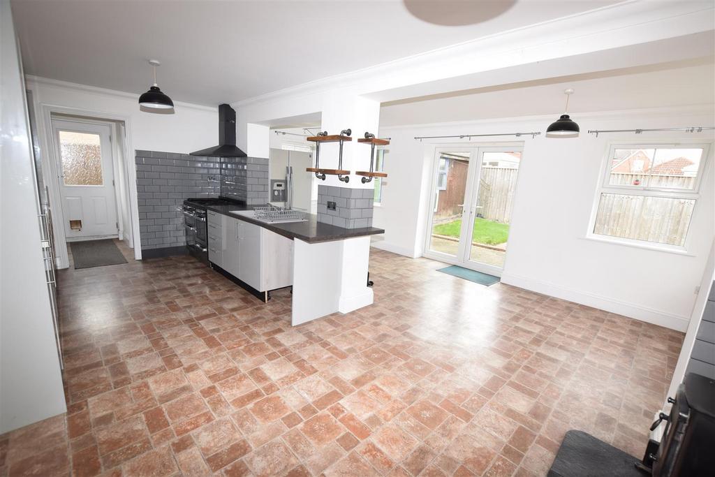 Open plan kitchen/dining/family room